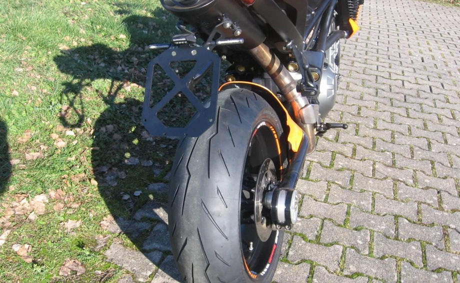 Umbgebautes Motorrad Benelli TNT 899 Bild 6: Umbgebautes Motorrad Benelli TNT 899