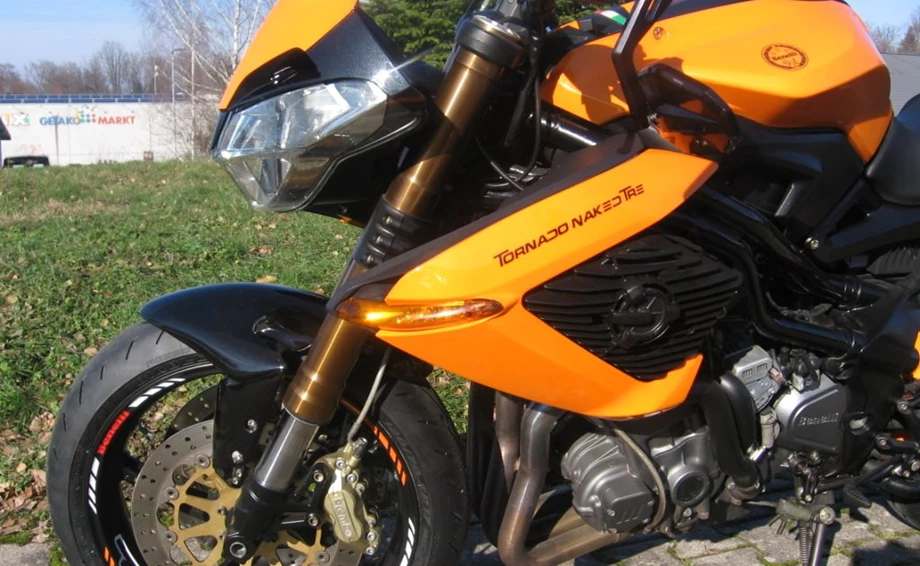 Umbgebautes Motorrad Benelli TNT 899 Bild 7: Umbgebautes Motorrad Benelli TNT 899