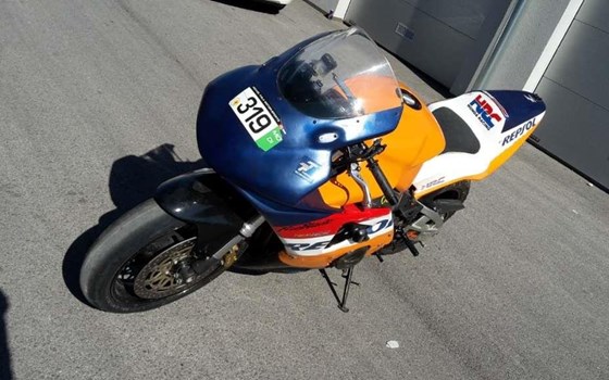 Umgebautes Motorrad Honda CBR 900 RR Fireblade von Hcmd - Bild 2 Umgebautes Motorrad Honda CBR 900 RR Fireblade von Hcmd - Bild 2