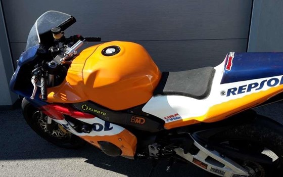 Umgebautes Motorrad Honda CBR 900 RR Fireblade von Hcmd - Bild 3 Umgebautes Motorrad Honda CBR 900 RR Fireblade von Hcmd - Bild 3