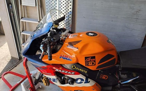 Umgebautes Motorrad Honda CBR 900 RR Fireblade von Hcmd - Bild 5 Umgebautes Motorrad Honda CBR 900 RR Fireblade von Hcmd - Bild 5