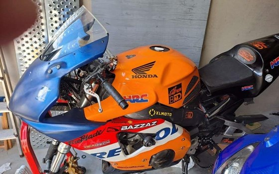 Umgebautes Motorrad Honda CBR 900 RR Fireblade von Hcmd - Bild 6 Umgebautes Motorrad Honda CBR 900 RR Fireblade von Hcmd - Bild 6