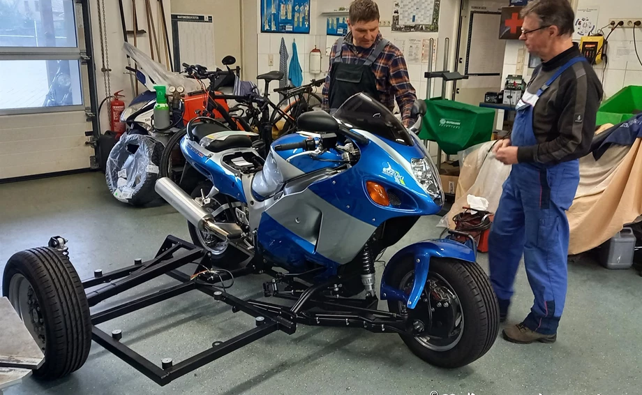 Umbgebautes Motorrad Suzuki Hayabusa Bild 7: Umbgebautes Motorrad Suzuki Hayabusa