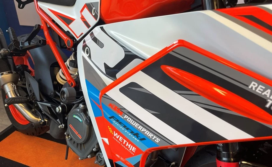 Umbgebautes Motorrad KTM RC 125 Bild 5: Umbgebautes Motorrad KTM RC 125
