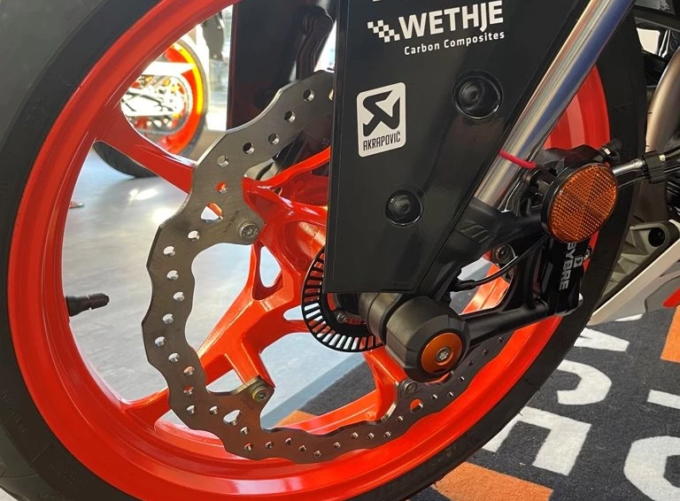 Umbgebautes Motorrad KTM RC 125 Bild 6: Umbgebautes Motorrad KTM RC 125