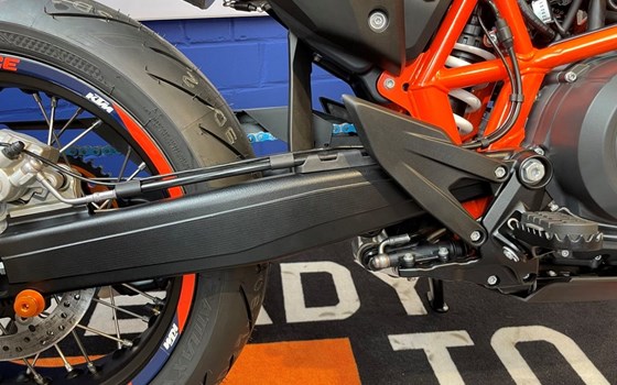 Umgebautes Motorrad KTM 690 SMC R von Motorrad-Molitor GmbH - Bild 3 Umgebautes Motorrad KTM 690 SMC R von Motorrad-Molitor GmbH - Bild 3