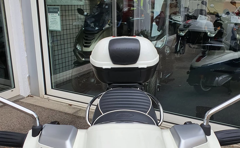 Umbgebautes Motorrad Peugeot Django 125 ABS Blue Bild 3: Umbgebautes Motorrad Peugeot Django 125 ABS Blue