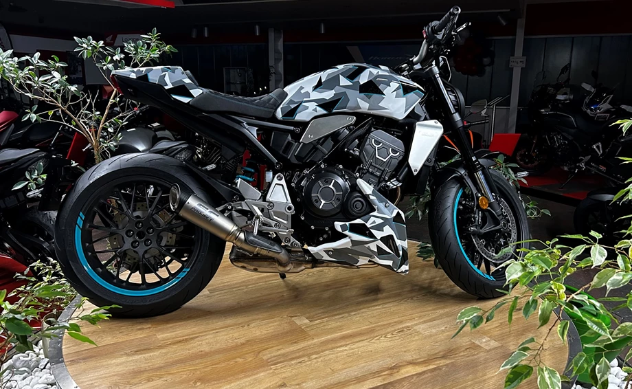 Umbgebautes Motorrad Honda CB1000R+ Bild 10: Umbgebautes Motorrad Honda CB1000R+