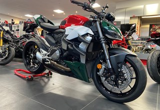 Ducati Streetfighter V2