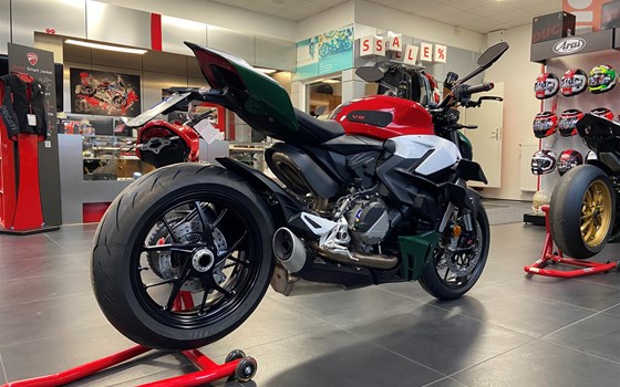 Umgebautes Motorrad Ducati Streetfighter V2 von Claus Carstens Zweiradhandel - Bild 2 Umgebautes Motorrad Ducati Streetfighter V2 von Claus Carstens Zweiradhandel - Bild 2