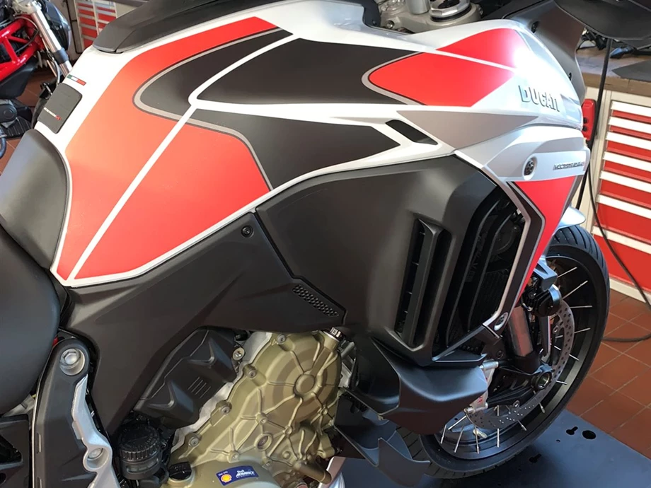 Rebuilt motorbike Ducati Multistrada V4 S Bild 1: Rebuilt motorbike Ducati Multistrada V4 S