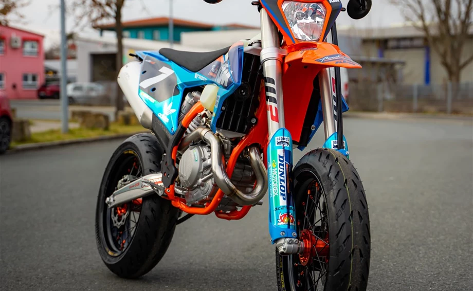 Umbgebautes Motorrad KTM 500 EXC-F Bild 2: Umbgebautes Motorrad KTM 500 EXC-F