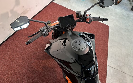 Umgebautes Motorrad KTM 1290 Super Duke R von MotoYama GmbH - Bild 15 Umgebautes Motorrad KTM 1290 Super Duke R von MotoYama GmbH - Bild 15