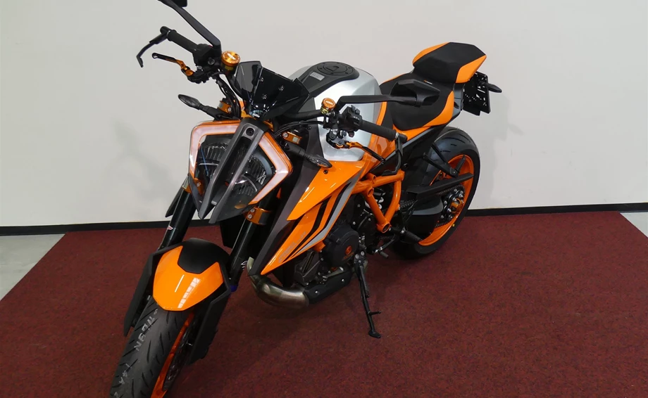 Umbgebautes Motorrad KTM 1290 Super Duke R EVO Bild 4: Umbgebautes Motorrad KTM 1290 Super Duke R EVO