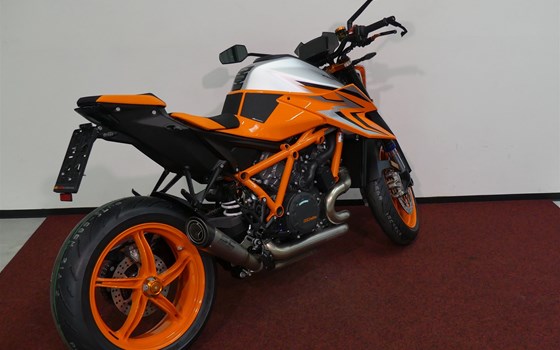Umgebautes Motorrad KTM 1290 Super Duke R EVO von MotoYama GmbH - Bild 8 Umgebautes Motorrad KTM 1290 Super Duke R EVO von MotoYama GmbH - Bild 8