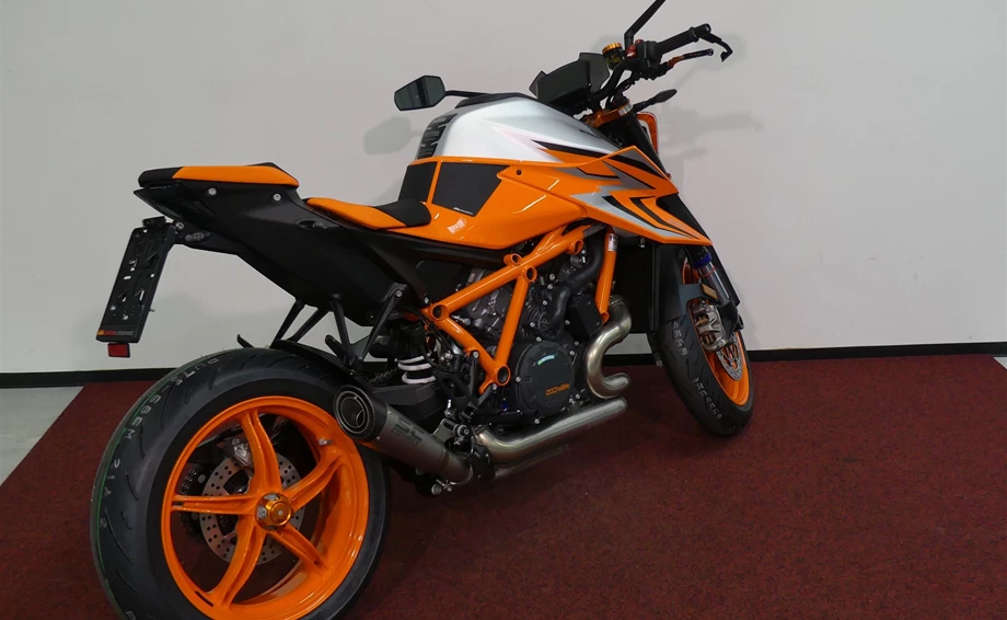 Umbgebautes Motorrad KTM 1290 Super Duke R EVO Bild 8: Umbgebautes Motorrad KTM 1290 Super Duke R EVO