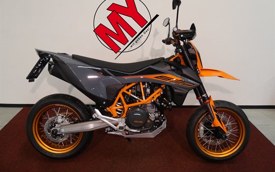 Umgebautes Motorrad KTM 690 SMC R von MotoYama GmbH - Bild 1 Umgebautes Motorrad KTM 690 SMC R von MotoYama GmbH - Bild 1