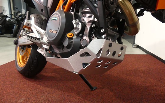 Umgebautes Motorrad KTM 690 SMC R von MotoYama GmbH - Bild 11 Umgebautes Motorrad KTM 690 SMC R von MotoYama GmbH - Bild 11