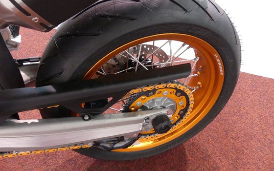 Umgebautes Motorrad KTM 690 SMC R von MotoYama GmbH - Bild 13 Umgebautes Motorrad KTM 690 SMC R von MotoYama GmbH - Bild 13