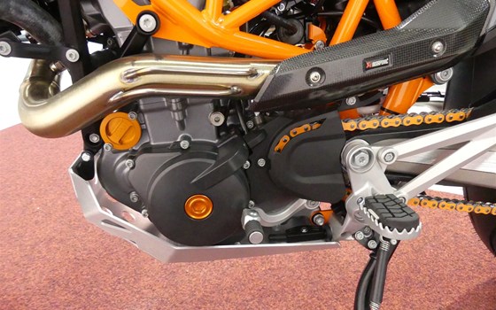 Umgebautes Motorrad KTM 690 SMC R von MotoYama GmbH - Bild 14 Umgebautes Motorrad KTM 690 SMC R von MotoYama GmbH - Bild 14