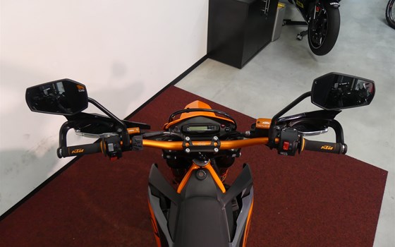 Umgebautes Motorrad KTM 690 SMC R von MotoYama GmbH - Bild 16 Umgebautes Motorrad KTM 690 SMC R von MotoYama GmbH - Bild 16
