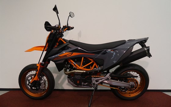 Umgebautes Motorrad KTM 690 SMC R von MotoYama GmbH - Bild 5 Umgebautes Motorrad KTM 690 SMC R von MotoYama GmbH - Bild 5