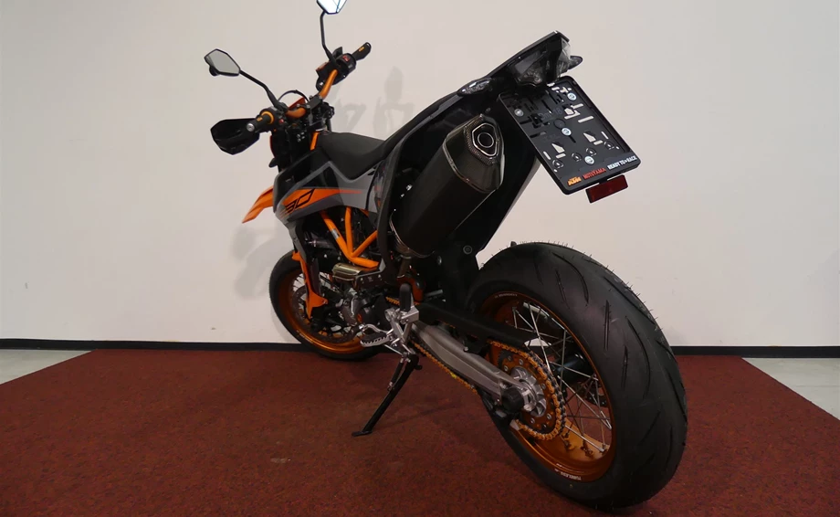 Ktm 690 Smc R Customize Details zum Custom-Bike KTM 690 SMC R des Händlers MotoYama GmbH
