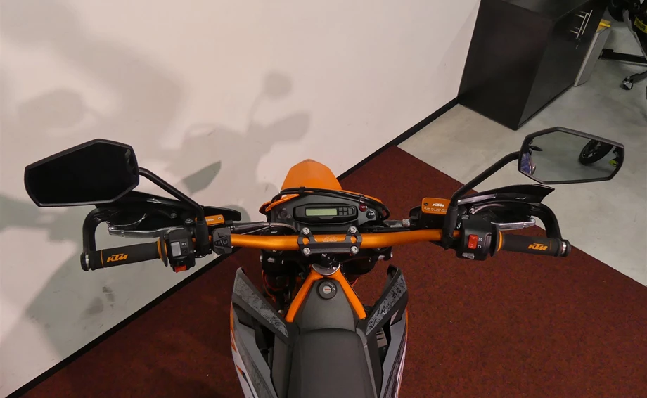 Umbgebautes Motorrad KTM 690 SMC R Bild 16: Umbgebautes Motorrad KTM 690 SMC R