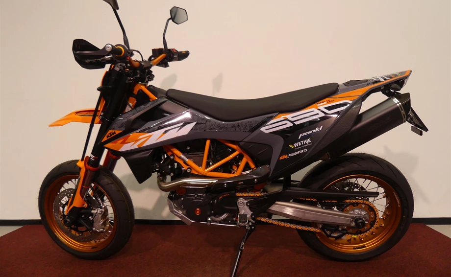 Umbgebautes Motorrad KTM 690 SMC R Bild 5: Umbgebautes Motorrad KTM 690 SMC R