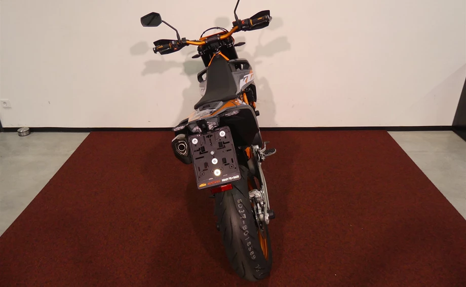 Umbgebautes Motorrad KTM 690 SMC R Bild 7: Umbgebautes Motorrad KTM 690 SMC R