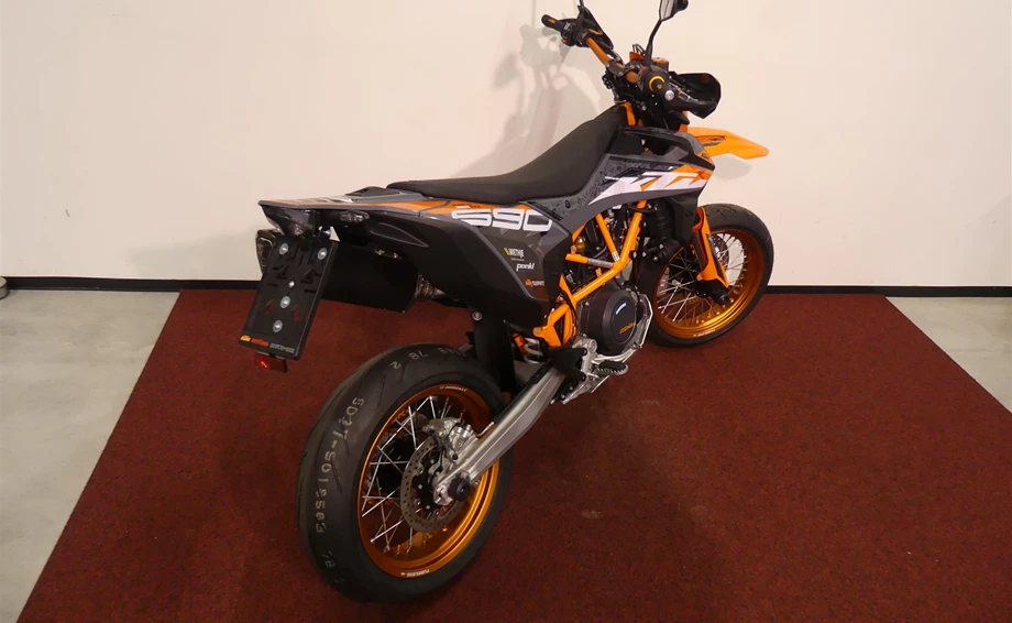 Umbgebautes Motorrad KTM 690 SMC R Bild 8: Umbgebautes Motorrad KTM 690 SMC R
