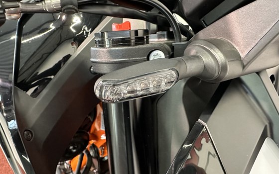 Umgebautes Motorrad KTM 890 Duke R von MotoYama GmbH - Bild 11 Umgebautes Motorrad KTM 890 Duke R von MotoYama GmbH - Bild 11