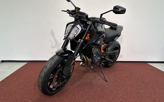Umgebautes Motorrad KTM 890 Duke R von MotoYama GmbH - Bild 4 Umgebautes Motorrad KTM 890 Duke R von MotoYama GmbH - Bild 4