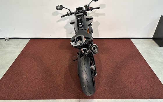Umgebautes Motorrad KTM 890 Duke R von MotoYama GmbH - Bild 7 Umgebautes Motorrad KTM 890 Duke R von MotoYama GmbH - Bild 7
