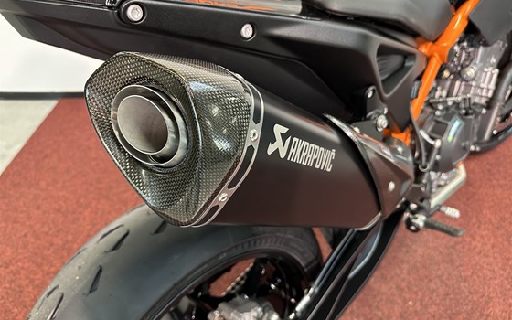 Umgebautes Motorrad KTM 890 Duke R von MotoYama GmbH - Bild 9 Umgebautes Motorrad KTM 890 Duke R von MotoYama GmbH - Bild 9