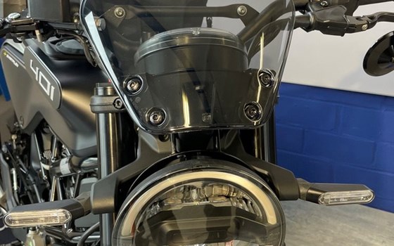 Umgebautes Motorrad Husqvarna Svartpilen 401 von Motorrad-Molitor GmbH - Bild 4 Umgebautes Motorrad Husqvarna Svartpilen 401 von Motorrad-Molitor GmbH - Bild 4