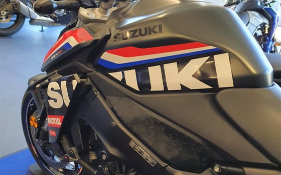 Umgebautes Motorrad Suzuki GSX-S950 von Moto Studio Thomas Holtz - Bild 3 Umgebautes Motorrad Suzuki GSX-S950 von Moto Studio Thomas Holtz - Bild 3