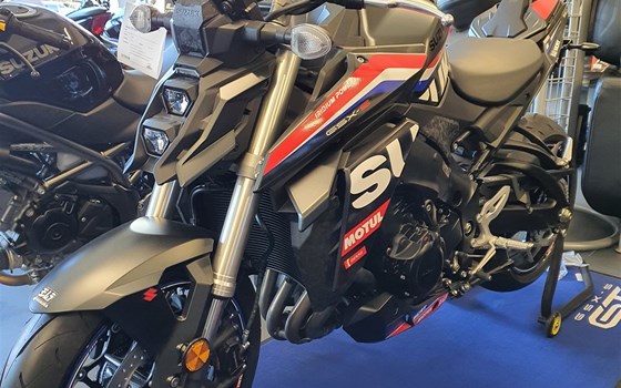 Umgebautes Motorrad Suzuki GSX-S950 von Moto Studio Thomas Holtz - Bild 1 Umgebautes Motorrad Suzuki GSX-S950 von Moto Studio Thomas Holtz - Bild 1