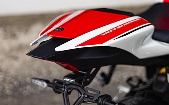 Umgebautes Motorrad Yamaha R7 World GP 60th Anniversary von Yamaha Zentrum Nürnberg - Bild 4