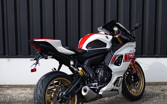 Umgebautes Motorrad Yamaha R7 World GP 60th Anniversary von Yamaha Zentrum Nürnberg - Bild 3