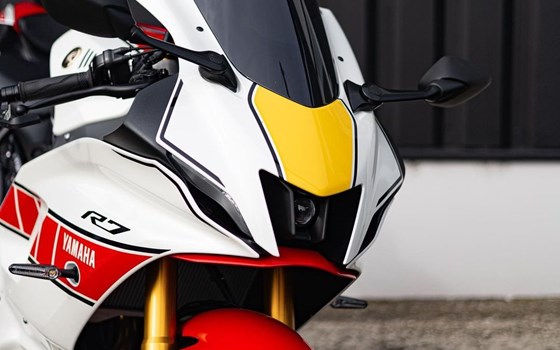 Umgebautes Motorrad Yamaha R7 World GP 60th Anniversary von Yamaha Zentrum Nürnberg - Bild 2