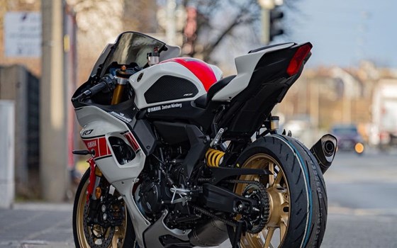 Umgebautes Motorrad Yamaha R7 World GP 60th Anniversary von Yamaha Zentrum Nürnberg - Bild 3