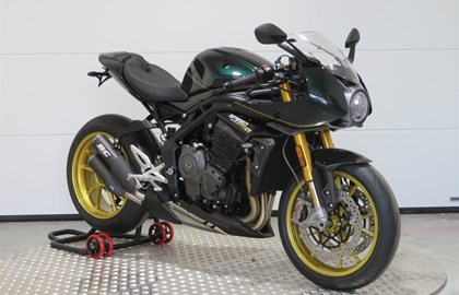 Triumph Speed Triple 1200 RR Custom Bike