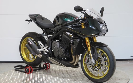 Umgebautes Motorrad Triumph Speed Triple 1200 RR von Zweiradparadies Denk GmbH & Co. KG - Bild 1 Umgebautes Motorrad Triumph Speed Triple 1200 RR von Zweiradparadies Denk GmbH & Co. KG - Bild 1
