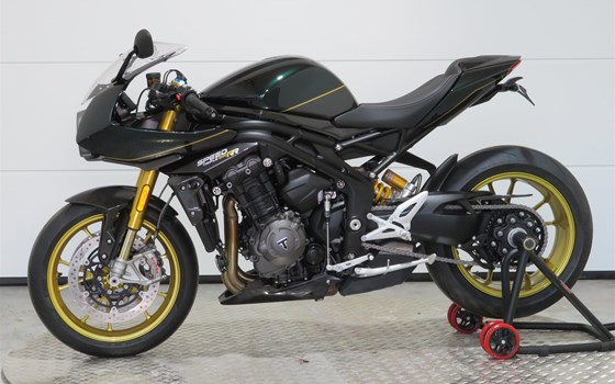 Umgebautes Motorrad Triumph Speed Triple 1200 RR von Zweiradparadies Denk GmbH & Co. KG - Bild 2 Umgebautes Motorrad Triumph Speed Triple 1200 RR von Zweiradparadies Denk GmbH & Co. KG - Bild 2