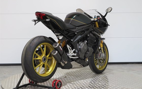 Umgebautes Motorrad Triumph Speed Triple 1200 RR von Zweiradparadies Denk GmbH & Co. KG - Bild 4 Umgebautes Motorrad Triumph Speed Triple 1200 RR von Zweiradparadies Denk GmbH & Co. KG - Bild 4