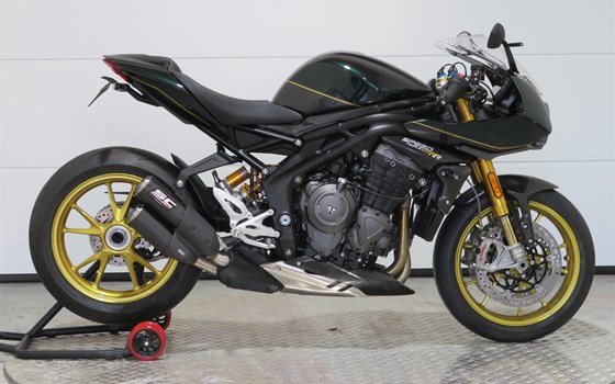 Umgebautes Motorrad Triumph Speed Triple 1200 RR von Zweiradparadies Denk GmbH & Co. KG - Bild 5 Umgebautes Motorrad Triumph Speed Triple 1200 RR von Zweiradparadies Denk GmbH & Co. KG - Bild 5
