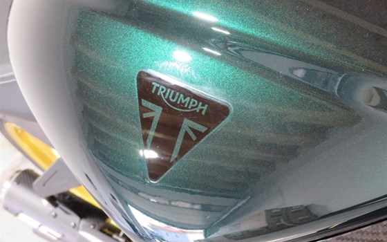 Umgebautes Motorrad Triumph Speed Triple 1200 RR von Zweiradparadies Denk GmbH & Co. KG - Bild 6 Umgebautes Motorrad Triumph Speed Triple 1200 RR von Zweiradparadies Denk GmbH & Co. KG - Bild 6