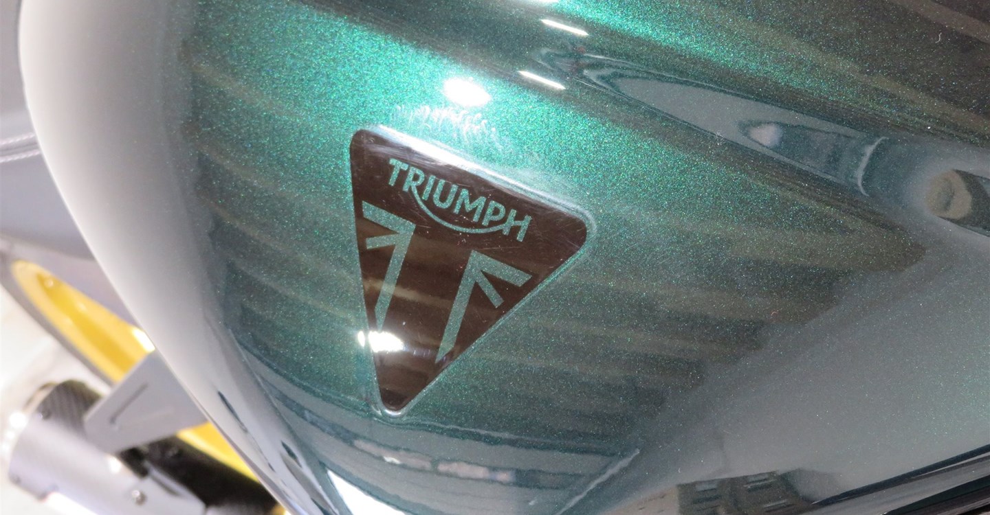 Umbgebautes Motorrad Triumph Speed Triple 1200 RR