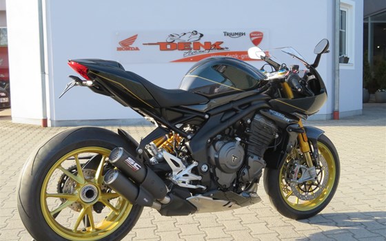 Umgebautes Motorrad Triumph Speed Triple 1200 RR von Zweiradparadies Denk GmbH & Co. KG - Bild 7 Umgebautes Motorrad Triumph Speed Triple 1200 RR von Zweiradparadies Denk GmbH & Co. KG - Bild 7